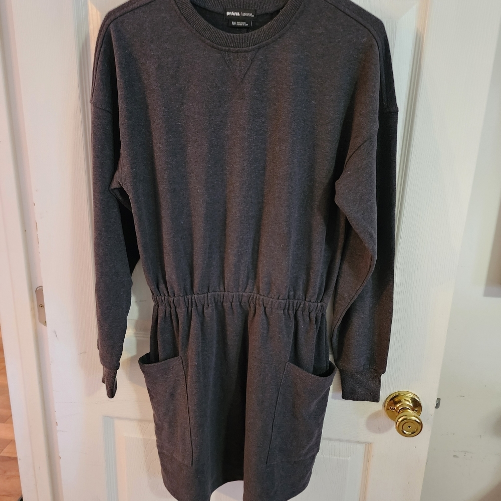 PrANa ☆ Gray Long Sleeve Dress with Pockets.